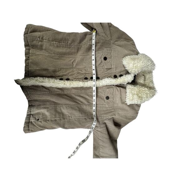 Black Rivet corduroy trucker jacket with a faux fur collar and trim
Size L - Picture 12 of 16
